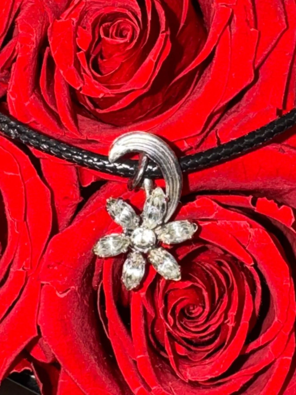 Vintage Rhinestone Flower Pendant Necklace 🌙 Silver Tone Crescent Floral Charm
